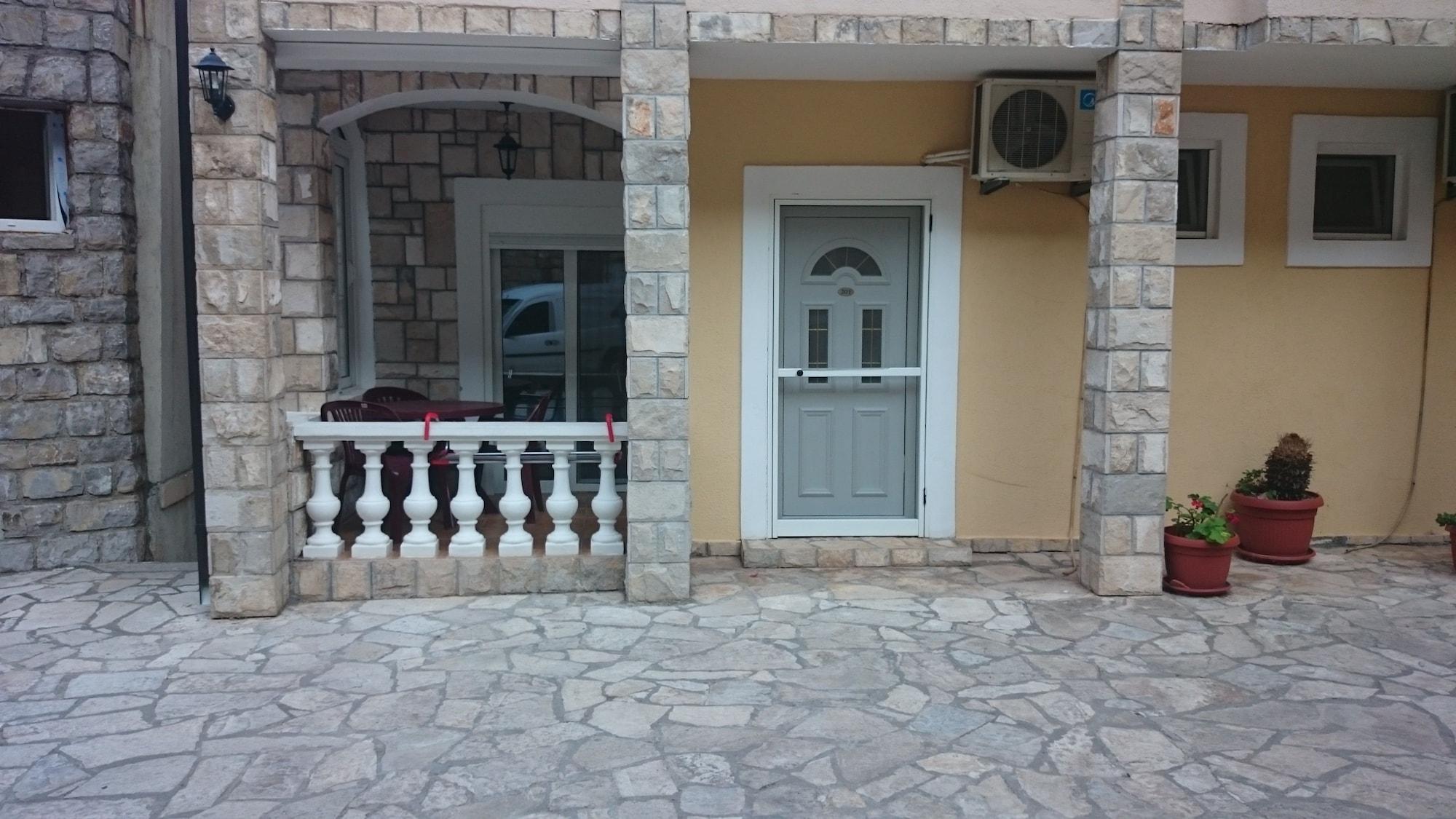 Castellamare Residence Petrovac Eksteriør billede