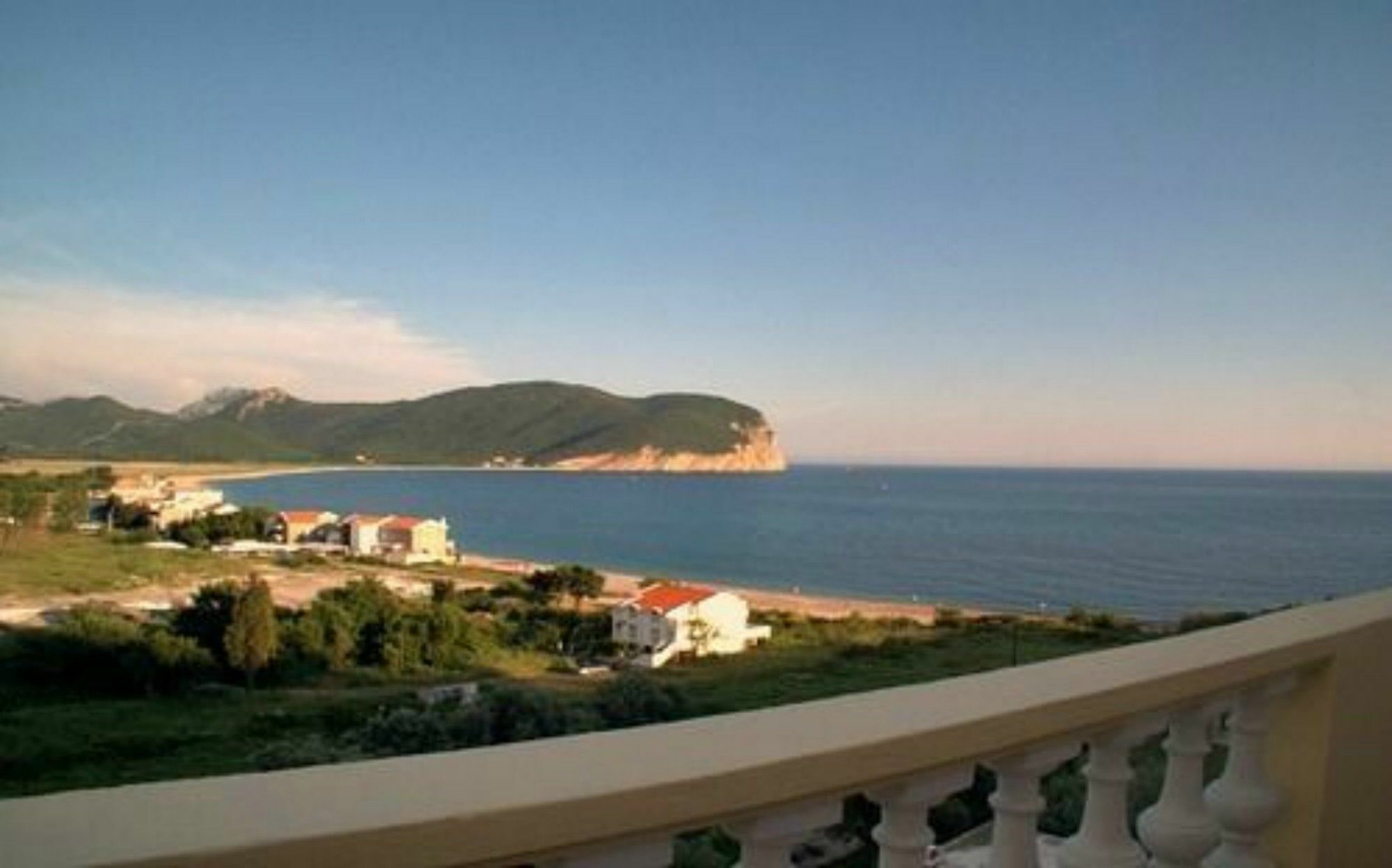 Castellamare Residence Petrovac Eksteriør billede