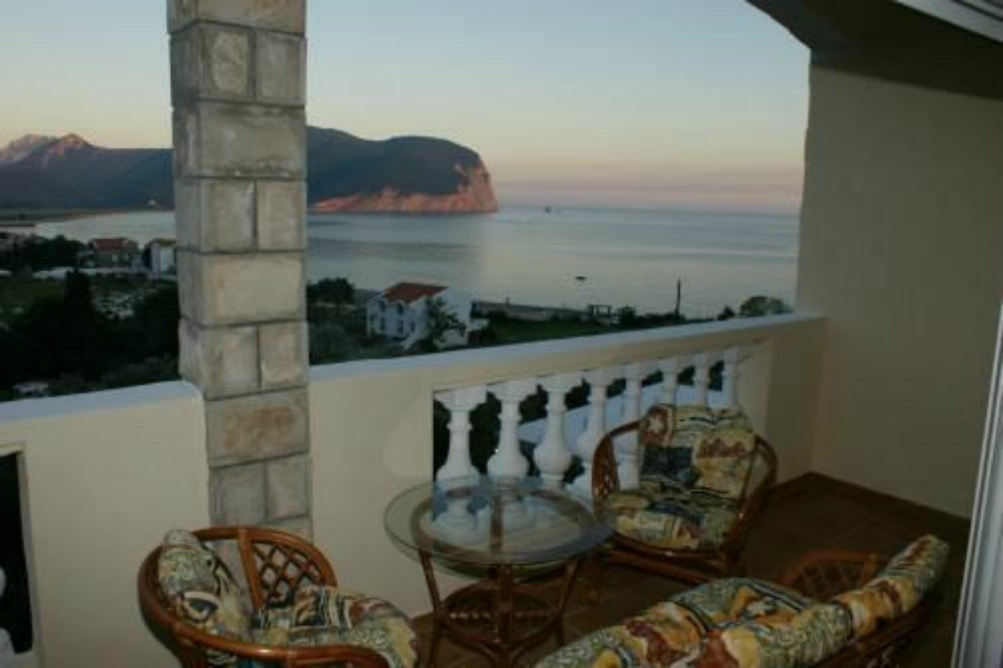 Castellamare Residence Petrovac Eksteriør billede